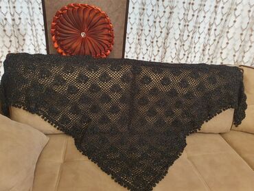 Hicab: Qara rəngli, üçbucaq formalı əl işi şal - Material: xırda parıltılı — 1