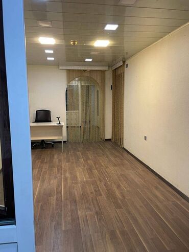 Digər kommersiya daşınmaz əmlakı: Sumqayıt 45 də 3 otaqdan ibarət ibarət obyekt icarəyə verilir. Ofis — 7