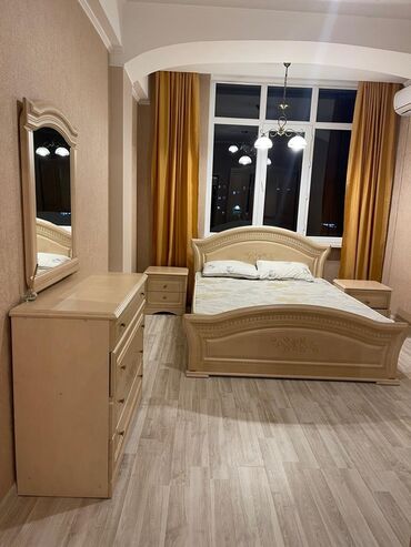 спальни мебель: Спальный гарнитур, Двуспальная кровать, Шкаф, Комод, цвет - Бежевый, Б/у
