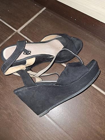 bele sandale na platformu: Crne ženske sandale na punu petu (wedges) - Elegantne crne sandale sa — 2