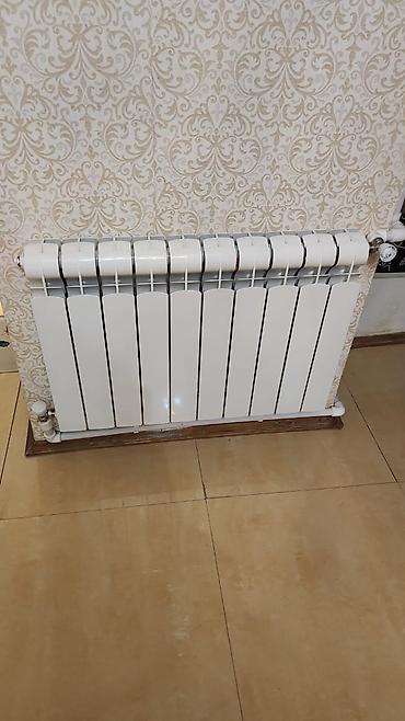 ikinci el radiatorlar: 1 qabirgasi 6azn 27 qabirga var Radiatorlar əla veziyyetde.unvan Sahil — 1
