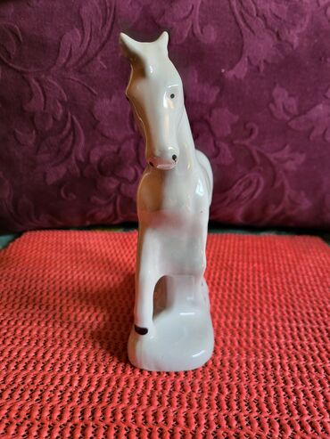 Figurice i makete: Figura nova porcelanska iz 70ih. Figura bez ostecenja,sve na njoj — 6