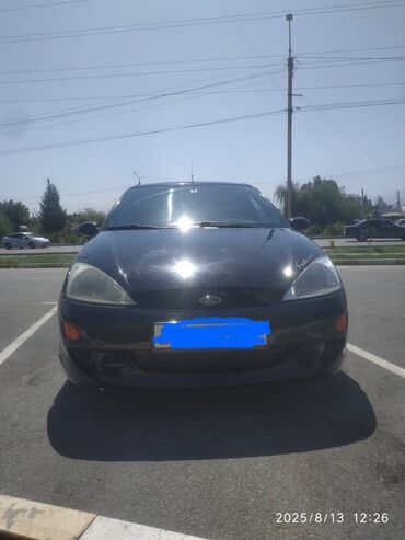 мондео 2: Автомобиль Ford Focus в кузове хэтчбек, окрашенный в черный цвет
