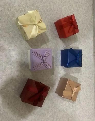Красота и здоровье: Hədiyyə qutuları – mini ölçü, lentli - Kvadrat formalı kiçik hədiyyə — 2