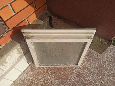 Prozori: Dva prozora bez okvira: veći 69x71,5cm duplo staklo i manji 50x47,5 — 16