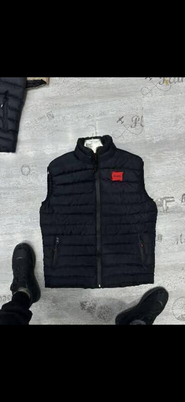 Prsluci: Muski prsluci
S M L XL XXL
Cena 3500 din — 3