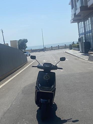Мототранспорт: Elekdirikli moped satilir ideal veziyyetdedi sureti 60 80km yol gedir — 8