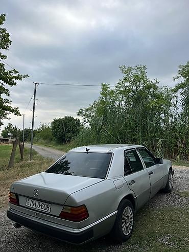 Mercedes-Benz: Mercedes-Benz W124: 2 l | 1991 il Sedan — 11