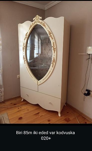 vitrin stend: Klassik üslubda vitrin şkafı - Rəng: krem - Ön hissə: oval formalı — 1