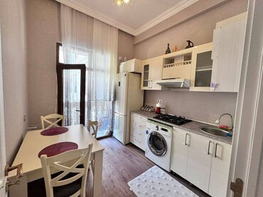 Uzunmüddətli kirayə mənzillər: Mənzil kirayə verilir tam əşyalı. Bulvarda yerləşir. 10.2 mərtəbə. 2 — 6