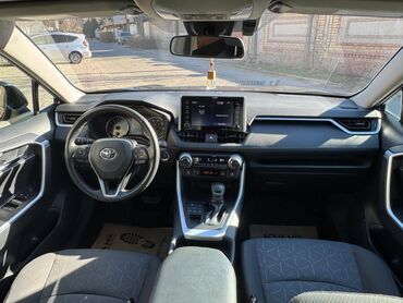 Toyota: Toyota RAV4: 2020 г., 2.5 л, Автомат, Бензин, Внедорожник — 7