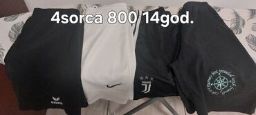 Duksevi: Dečiji duks sa kapuljačom bež boje. Dukserica ima crni rajsferšlus i — 4