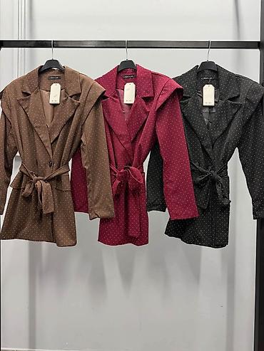 Kompleti: Damski komplet sako + pantalone sa šljokičastim efektom velicine od s — 37