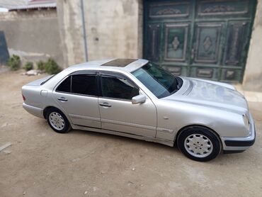 Mercedes-Benz: Mercedes-Benz E 220: 2.2 l | Sedan — 5