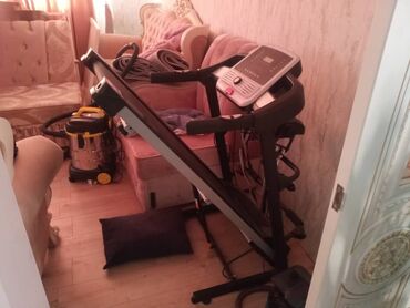 заредное устроиства 36в 2 а: Беговая дорожка выдерживает до 200кг, поэтому подходит для тренировок