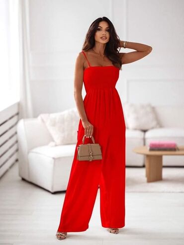 Kombinezoni: Kombinezon
S m l xl
2300 din — 2