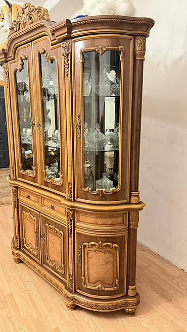 ayaqabi skafi: Klassik üslubda, əl işli dekorativ oyma detalları ilə zəngin — 2