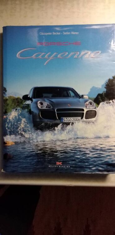 Knjige i stripovi: Knjiga: Porsche Cayenne, 2002. god. ISBN 3-7688-1403-3, veliki — 1