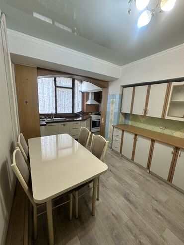 квартиру в центре бишкека: 4 комнаты, 136 м², Индивидуалка, 4 этаж, Старый ремонт