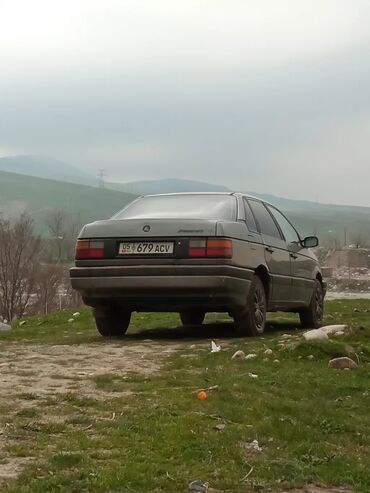 меняю на пассат: Volkswagen Passat: 1989 г., 1.8 л, Механика, Бензин, Седан