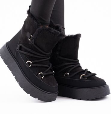 Ugg obuća: Ugg čizme, bоја - Crna, 38.5 — 5