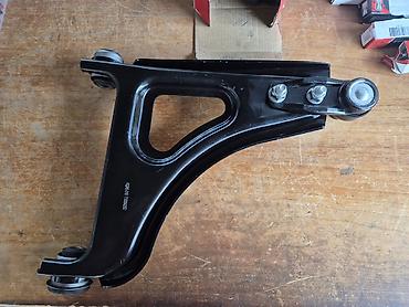 Auto delovi: Rame viljuska Reno Twingo 1 sa kuglom i gumeno‑metalnim čaurama - — 7