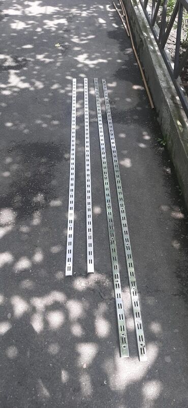 Vitrin üçün aksesuarlar: Məhsul: Mağaza vitrin sistemi üçün perforasiyalı relslər və asqı — 3