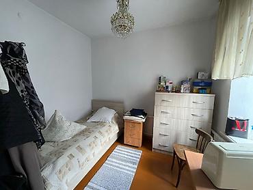 Продажа коттеджей и домов: Продаю дом 70м2, 4 комнаты Участок 4сотки правильной формы Район — 3