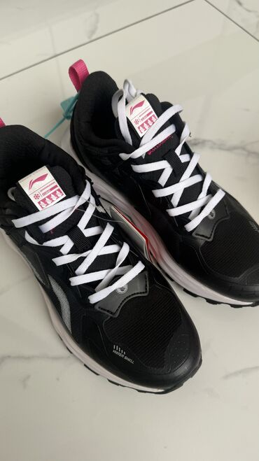 Women's Sneakers and athletic shoes: Кроссовки лининг оригинал. Заказывала через пойзон. Размер не подошёл — 7