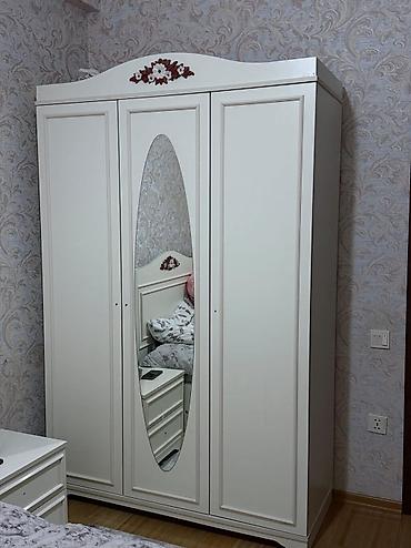 İşlənmiş, 3 qapılı, Güzgülü, Bej, Taxta, Açılan, Düz dolab