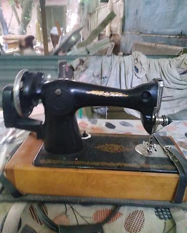 İncəsənət və kolleksiyalar: Məhsul: Mexaniki tikiş maşını (retro/klassik model) Təsvir: - — 2