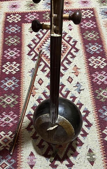 ukulele gitar: Kamança Satılır Şagirdlər üçündür.300AZN — 3