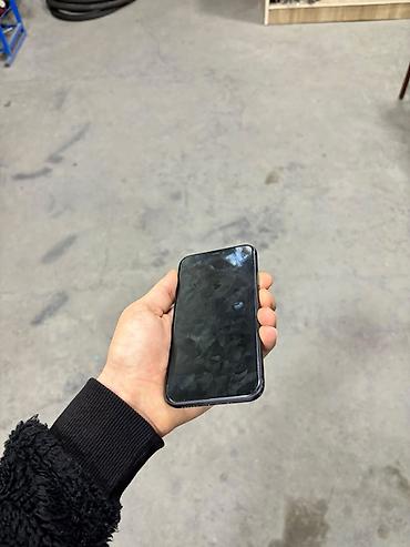 15.6 ekran: IPhone 11, 64 GB, Qara, Face ID — 3