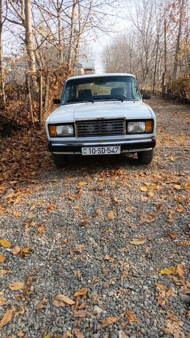 VAZ (LADA): Lada 2107 sedan – klassik ağ rəngdə, 4 qapılı. Texniki və xarici — 1