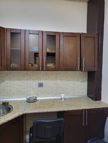 Ofislər: Azadliq metrosunun yaxınlığında təmirli obyekt ümumi sahəsi 110 kv,m — 11