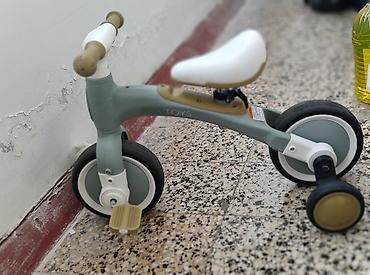 deciji biciklo: Decija bicikla sa pomoćnim točkićima i pedalama koji se lako — 1