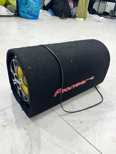 активный сабвуфер: Активный автомобильный сабвуфер Pioneer-X в черном корпусе с желтым
