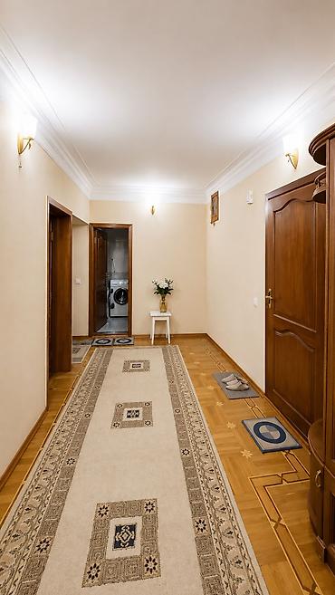 nizami metro: Bakı, 8-ci kilometr, 3 otaqlı, Köhnə tikili, m. Qara Qarayev, 135 kv. m — 9