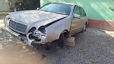 ucuz masinlar kreditle: Mercedes-Benz E-Sinfi W210 sedan – ehtiyat hissələri üçün - Korpus: 4 — 3