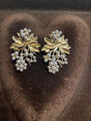 Zərgərlik dəstləri: Dəstə daxildir: Sırğa -da lalafo.az — 9 Zərgərlik dəstləri: Dəstə daxildir: Sırğa — 9