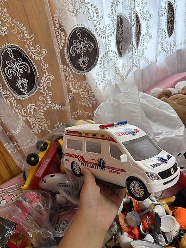 interaktiv oyuncaq itlər: Uşaq oyuncağı – Təcili Tibbi Yardım maşını (ambulans) modeli 12 manata — 2