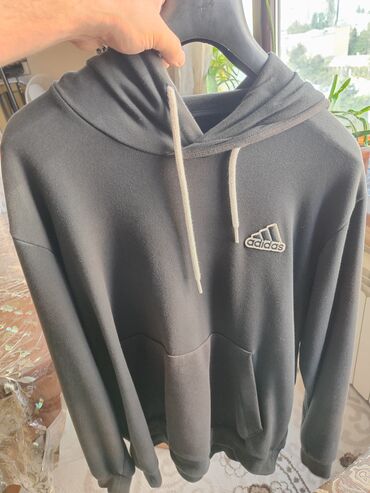 adidas jaket: Satılır original adidas firmasının xudisi vəziyyəti normal biraz rəngi