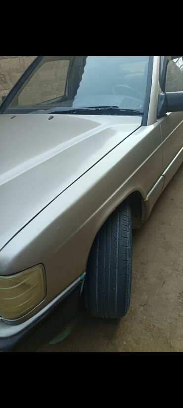 Mercedes-Benz: Mercedes-Benz 190E sedan - Korpus: 4 qapılı sedan, “bej/qızılı” rəng — 12