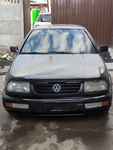фоль: Volkswagen Vento: 1992 г., 1.8 л, Механика, Бензин, Седан