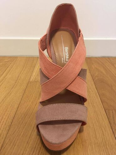 Sandale i japanke: Sandale - Bershka Broj: 36 Boja: prljavo roze-nezno narandzaste
