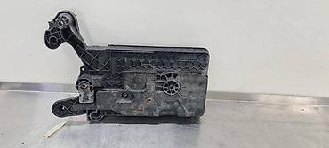 c4 1.4 benzin: NOSAČ AKUMULATORA ZA VOLKSWAGEN GOLF 7 - 5Q0915321G | Nosač — 1