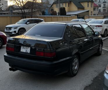 Volkswagen: Volkswagen Vento: 1993 г., 2 л, Механика, Бензин, Седан — 4
