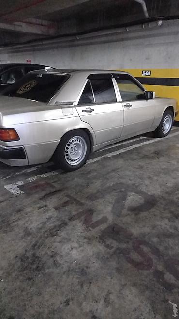 Mercedes-Benz: Barter maraqldir - Kuzov: 4 qapılı sedan, gümüşü rəng - Mühərrik: ön — 1