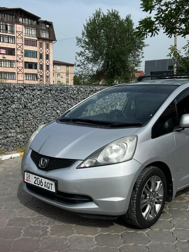 Honda: Honda Fit: 2007 г., 1.3 л, Вариатор, Бензин, Хэтчбэк