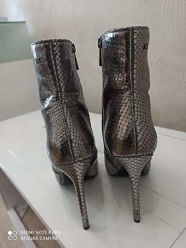 botinki: Botilyon. 38.5-39 razmer
Michael Kors brendi — 3